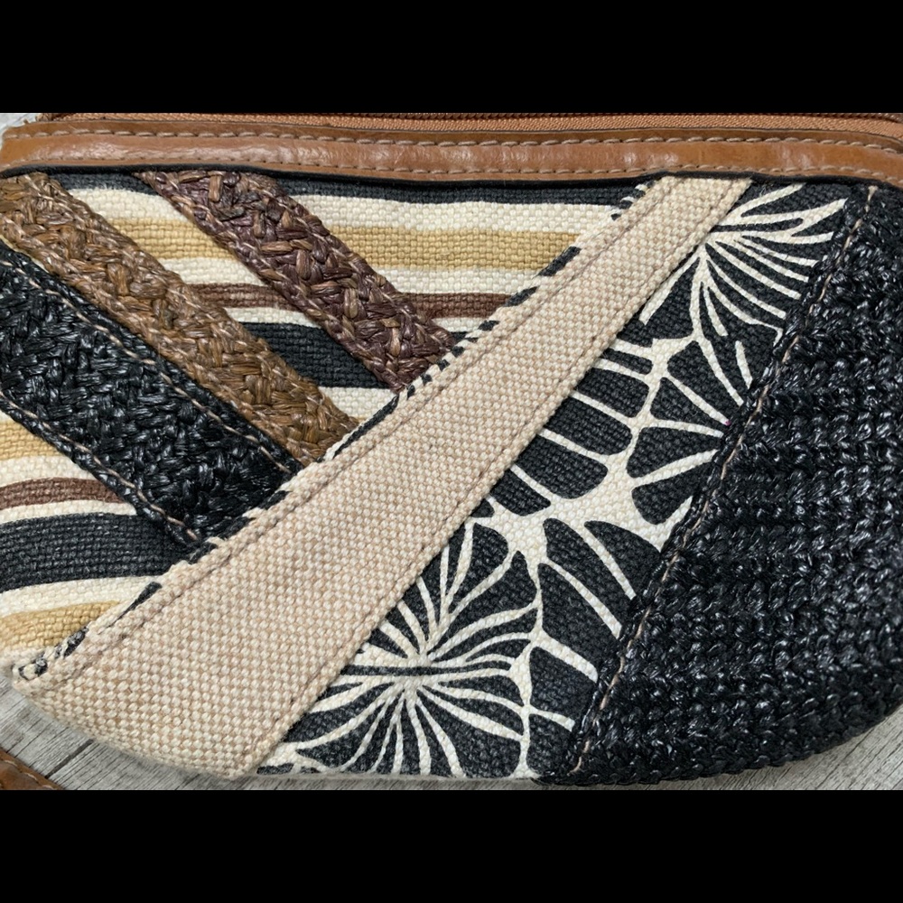 Relic Wristlet - Picture 2 of 11